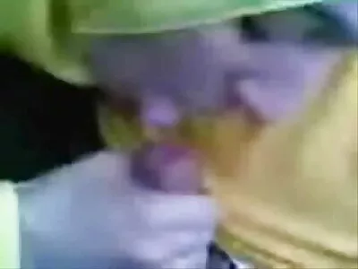 ക്വീൻ ബീ ഹിന്ദ് വീഡിയോ (ലാ റീന)