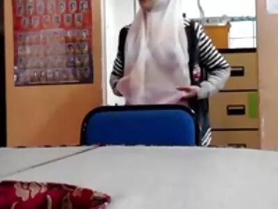 അസ് ഇൻ ദി സിറ്റി വീഡിയോ (ജൂലിയാന വേഗ)