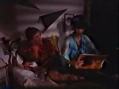 മനോഹരമായ സ്പാർക്കിൾസ് വീഡിയോ (ബെല്ലെ സ്പാർക്കിൾസ്)
